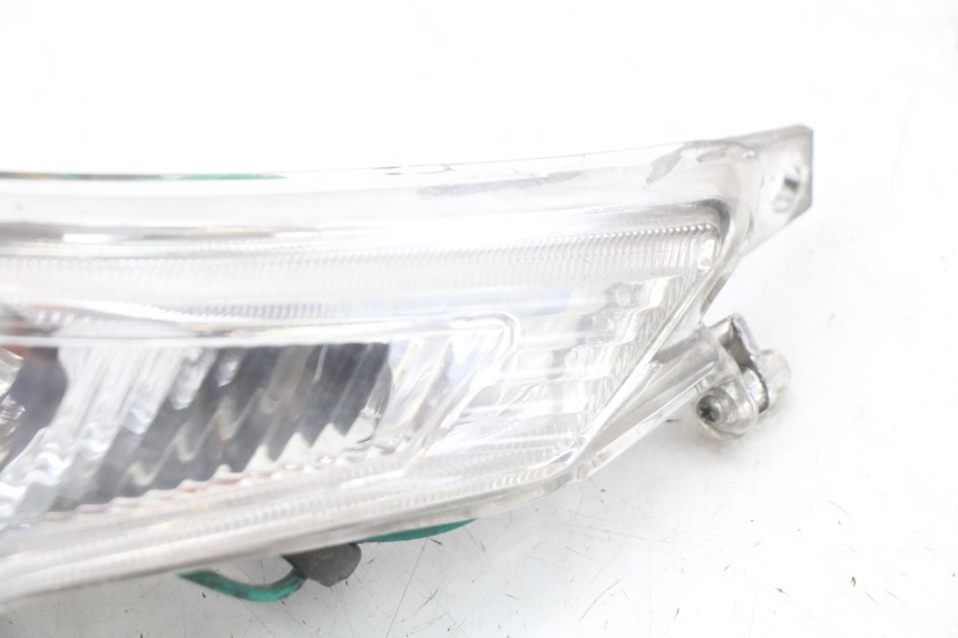 photo de FAROL TRASEIRO DIREITO PEUGEOT VIVACITY NEW 4T 50 (2008 - 2017) - Zoom do estado de desgaste