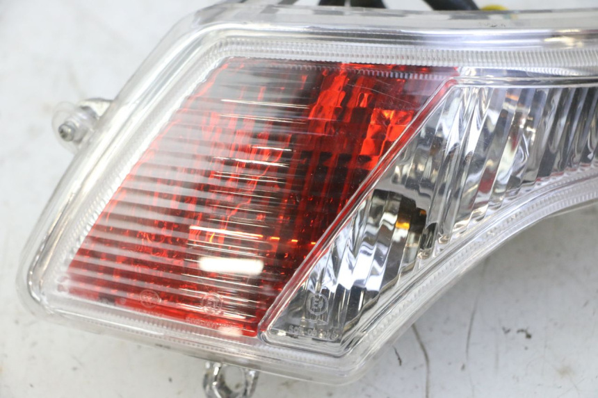 photo de FAROL TRASEIRO DIREITO PEUGEOT VIVACITY NEW 4T 50 (2008 - 2017) - Detalhe da peça