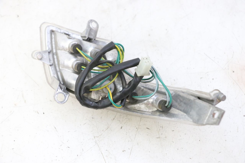 photo de FAROL TRASEIRO DIREITO PEUGEOT VIVACITY NEW 4T 50 (2008 - 2017) - Outro ângulo de visão