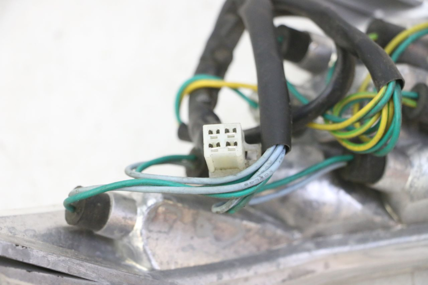 photo de FAROL TRASEIRO DIREITO PEUGEOT VIVACITY NEW 4T 50 (2008 - 2017) - Ampliação técnica