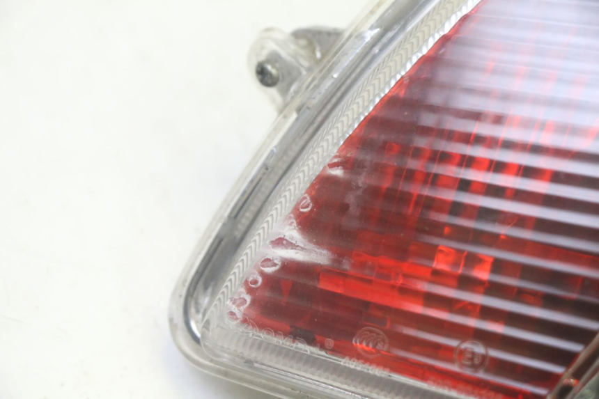 photo de FAROL TRASEIRO DIREITO PEUGEOT VIVACITY NEW 4T 50 (2008 - 2017) - Outro ângulo de visão