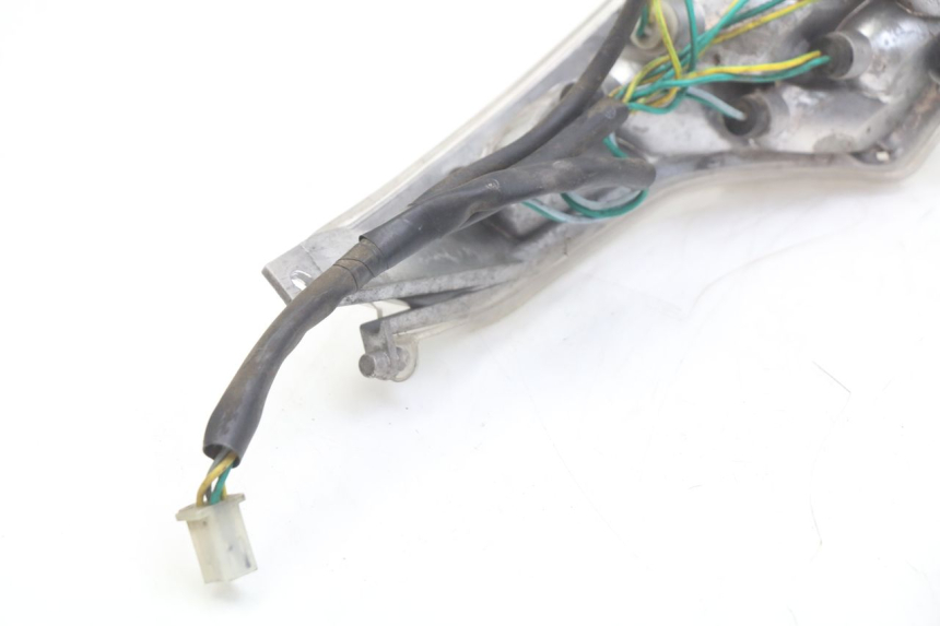 photo de FAROL TRASEIRO DIREITO PEUGEOT VIVACITY 125 (2010 - 2017) - Outro ângulo de visão