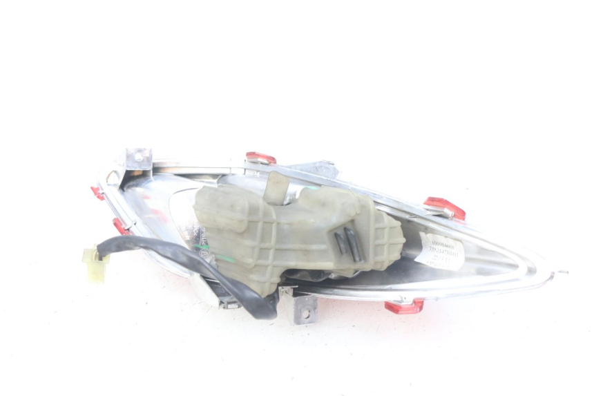 photo de FAROL TRASEIRO DIREITO YAMAHA X-MAX XMAX 125 (2010 - 2013) - Zoom do estado de desgaste