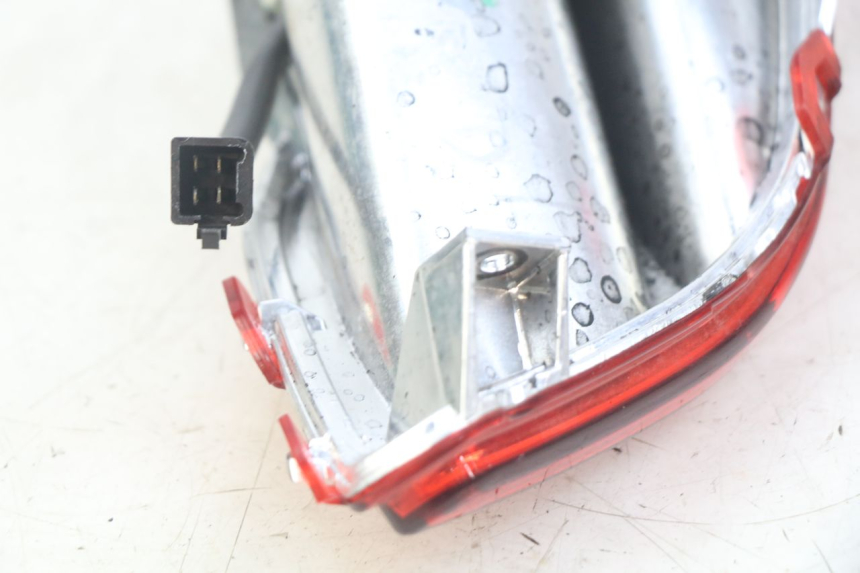 photo de FAROL TRASEIRO DIREITO YAMAHA X-MAX XMAX 125 (2010 - 2013) - Detalhe da peça