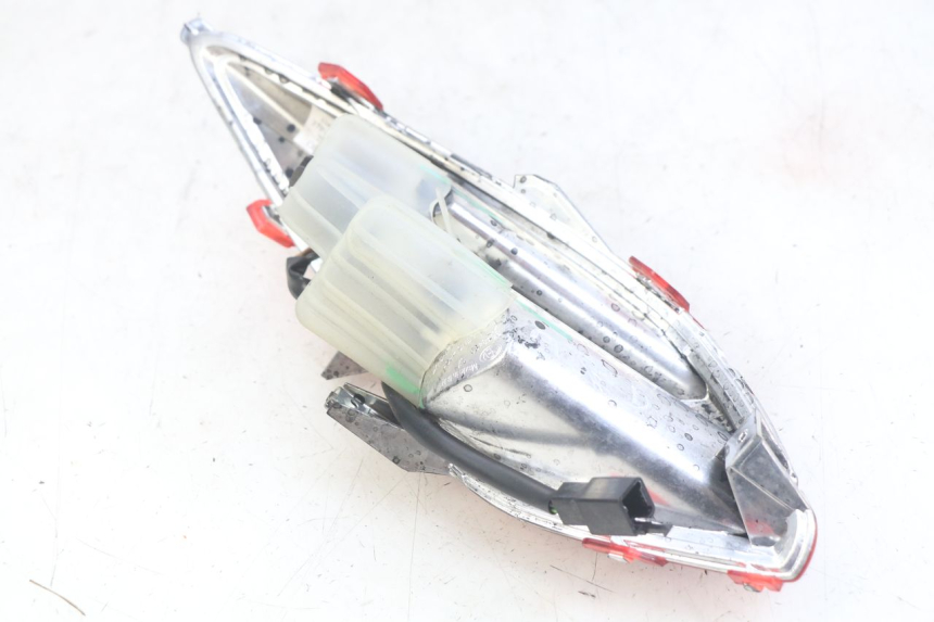 photo de FAROL TRASEIRO DIREITO YAMAHA X-MAX XMAX 125 (2010 - 2013) - Zoom do estado de desgaste