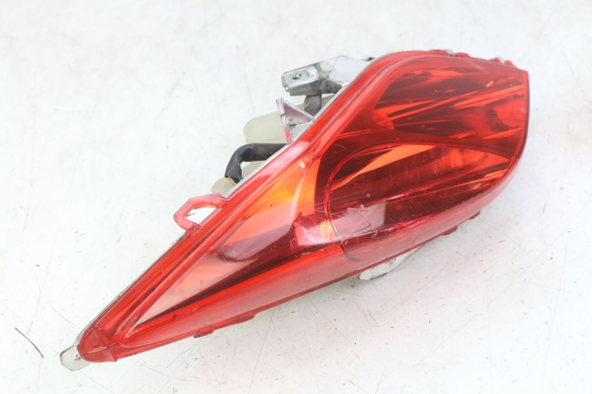photo de FAROL TRASEIRO DIREITO YAMAHA X-MAX XMAX 125 (2010 - 2013) - Estado da superfície
