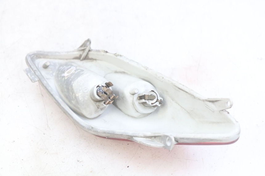 photo de FAROL TRASEIRO DIREITO YAMAHA XMAX X-MAX 125 (2006 - 2009) - Zoom do estado de desgaste