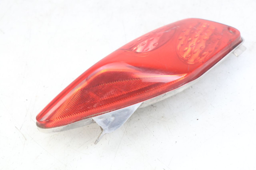 photo de FAROL TRASEIRO DIREITO YAMAHA XMAX X-MAX 125 (2006 - 2009) - Pontos de fixação