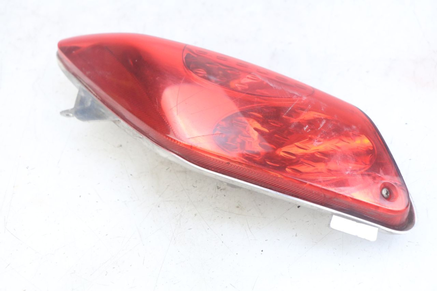 photo de FAROL TRASEIRO DIREITO YAMAHA XMAX X-MAX 125 (2006 - 2009) - Estado da superfície