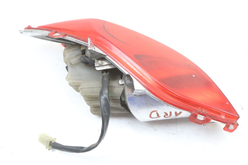 photo de FAROL TRASEIRO DIREITO YAMAHA X-MAX XMAX 125 (2010 - 2013) - Zoom do estado de desgaste