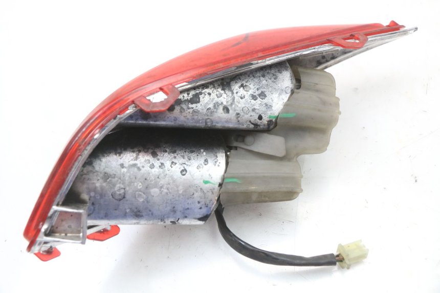 photo de FAROL TRASEIRO DIREITO YAMAHA X-MAX XMAX 125 (2010 - 2013) - Ampliação técnica