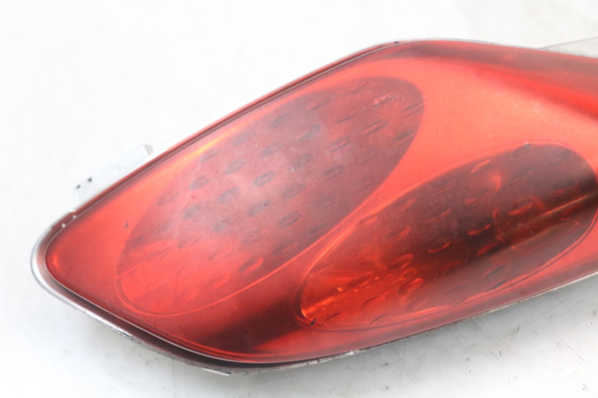 photo de FAROL TRASEIRO DIREITO YAMAHA XMAX X-MAX 125 (2006 - 2009) - Detalhe da peça