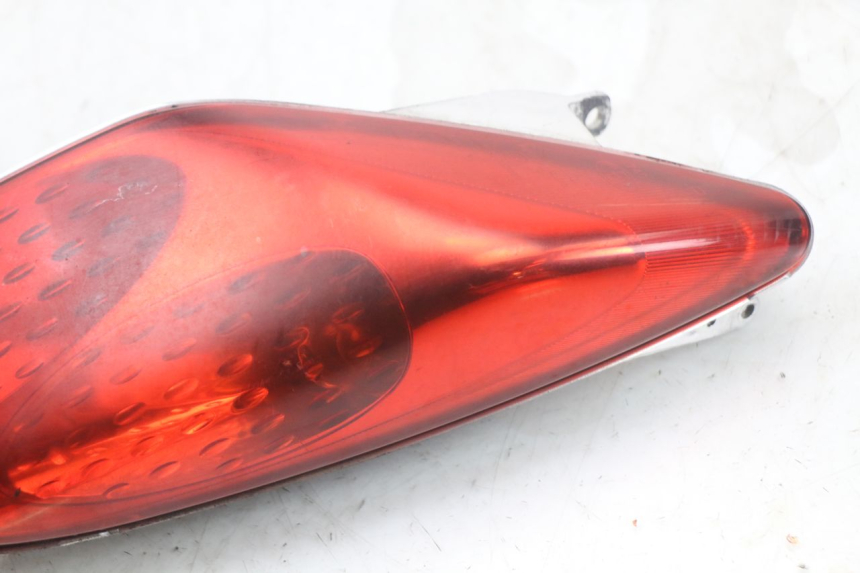 photo de FAROL TRASEIRO DIREITO YAMAHA XMAX X-MAX 125 (2006 - 2009) - Zoom do estado de desgaste