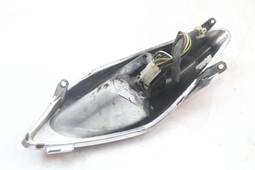 photo de FAROL TRASEIRO DIREITO YAMAHA XMAX X-MAX 125 (2006 - 2009) - Pontos de fixação