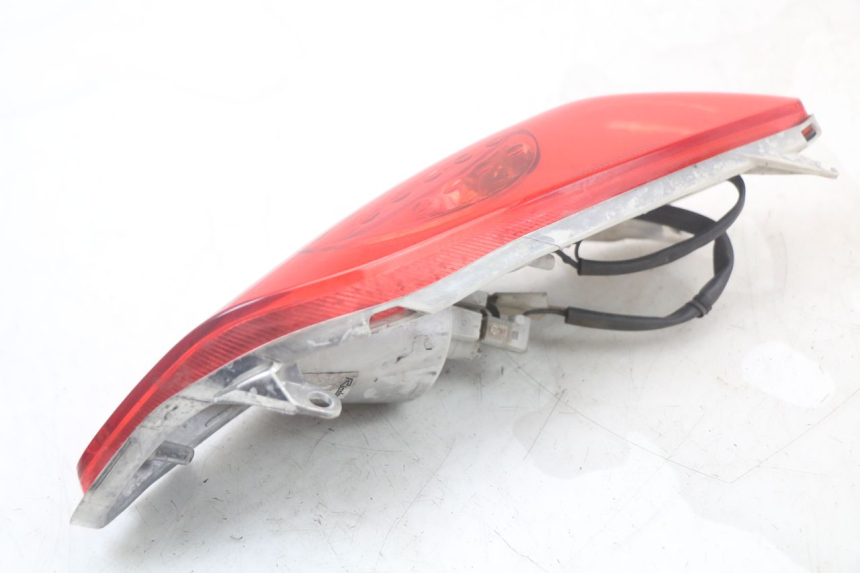 photo de FAROL TRASEIRO DIREITO YAMAHA XMAX X-MAX 125 (2006 - 2009) - Ampliação técnica