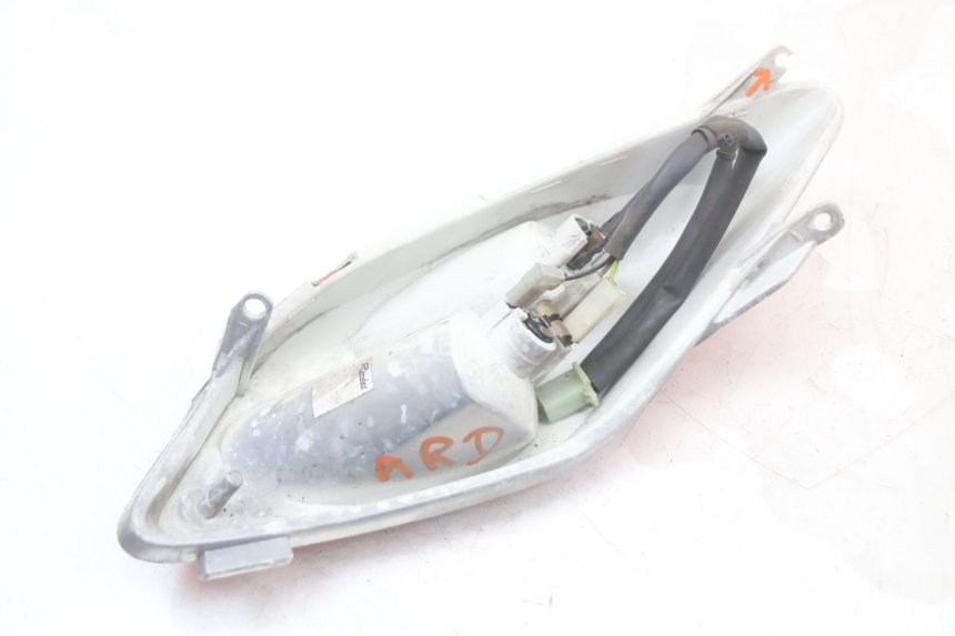 photo de FAROL TRASEIRO DIREITO YAMAHA XMAX X-MAX 125 (2006 - 2009) - Pontos de fixação