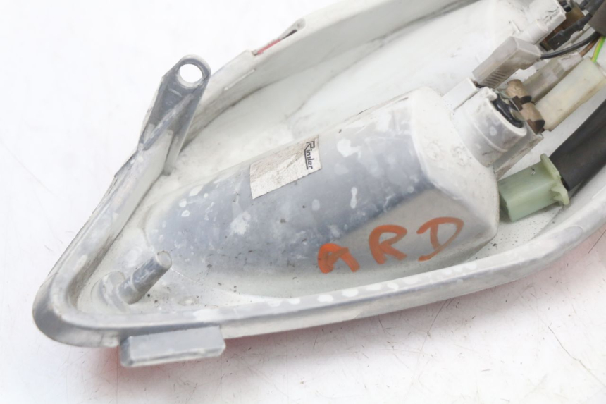 photo de FAROL TRASEIRO DIREITO YAMAHA XMAX X-MAX 125 (2006 - 2009) - Estado da superfície