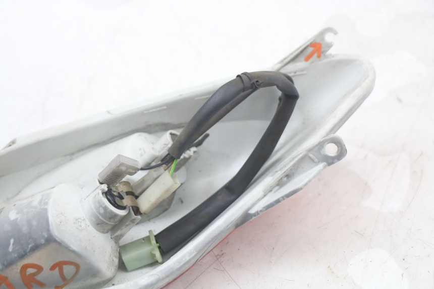 photo de FAROL TRASEIRO DIREITO YAMAHA XMAX X-MAX 125 (2006 - 2009) - Peça verificada