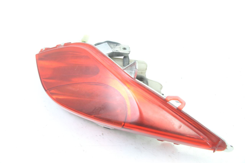 photo de FAROL TRASEIRO DIREITO YAMAHA X-MAX XMAX 125 (2010 - 2013) - Zoom do estado de desgaste