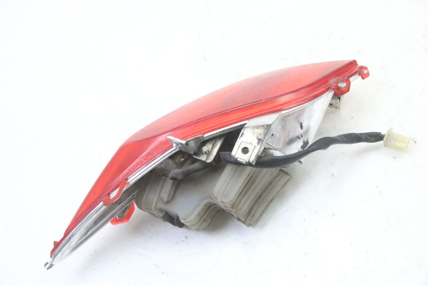 photo de FAROL TRASEIRO DIREITO YAMAHA X-MAX XMAX 125 (2010 - 2013) - Outro ângulo de visão