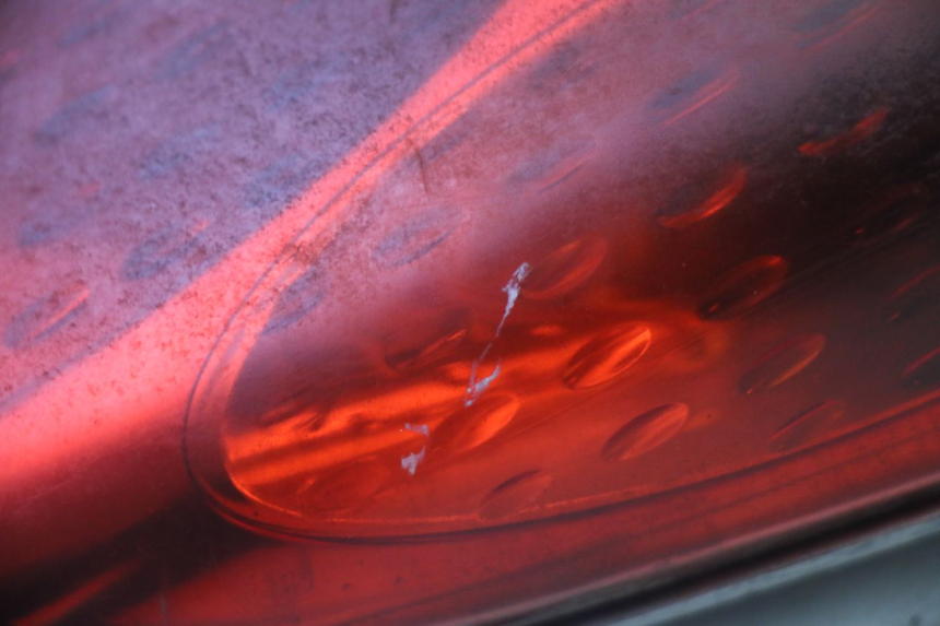 photo de FAROL TRASEIRO DIREITO YAMAHA X-MAX XMAX 250 (2006 - 2009) - Zoom do estado de desgaste