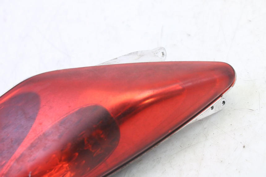 photo de FAROL TRASEIRO DIREITO YAMAHA X-MAX XMAX 250 (2006 - 2009) - Outro ângulo de visão