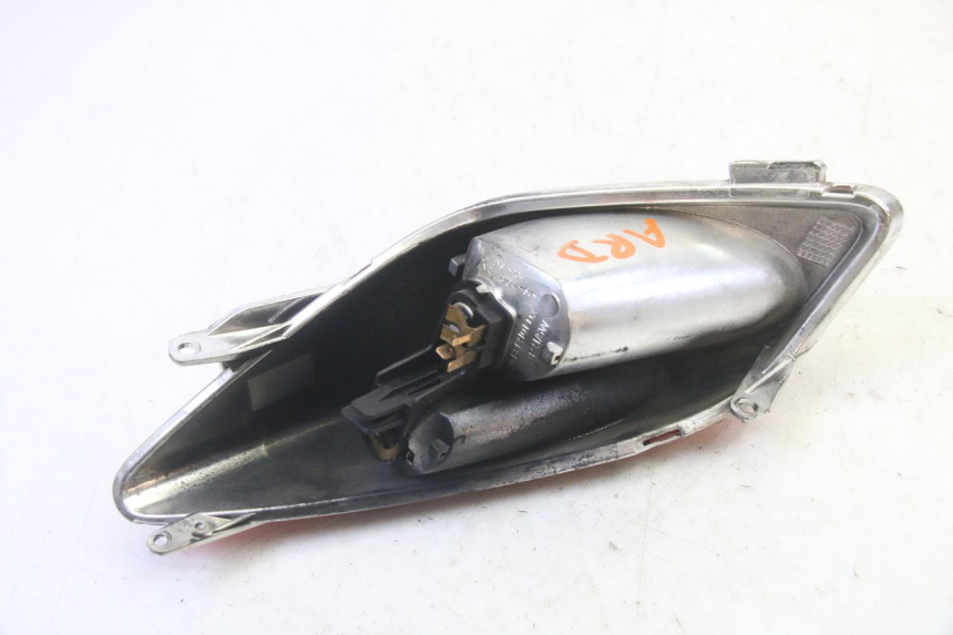 photo de FAROL TRASEIRO DIREITO YAMAHA X-MAX XMAX 250 (2006 - 2009) - Estado da superfície