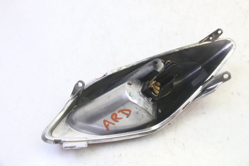photo de FAROL TRASEIRO DIREITO YAMAHA X-MAX XMAX 250 (2006 - 2009) - Peça verificada