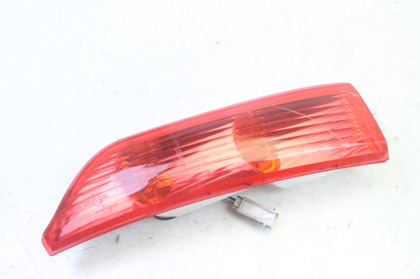photo de FAROL TRASEIRO DIREITO PIAGGIO XEVO - X EVO 125 (2007 - 2017) - Zoom do estado de desgaste