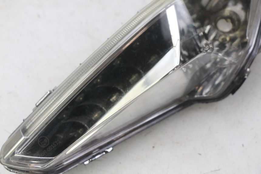 photo de FAROL TRASEIRO DIREITO YAMASAKI YM T 125 (2015 - 2020) - Zoom do estado de desgaste