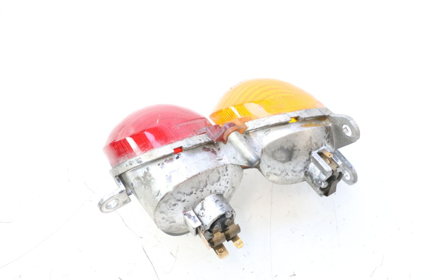 photo de FAROL TRASEIRO DIREITO YAMAHA YP MAJESTY 125 (1998 - 2001) - Detalhe da peça