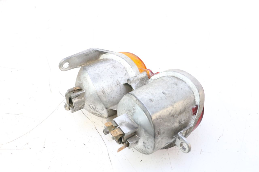 photo de FAROL TRASEIRO DIREITO YAMAHA YP MAJESTY 125 (1998 - 2001) - Outro ângulo de visão