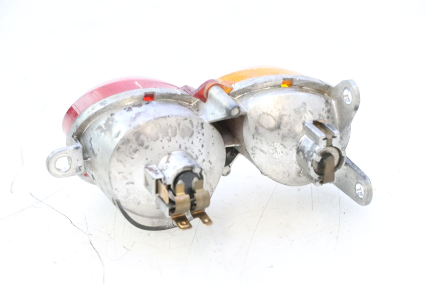 photo de FAROL TRASEIRO DIREITO YAMAHA YP MAJESTY 125 (1998 - 2001) - Ampliação técnica