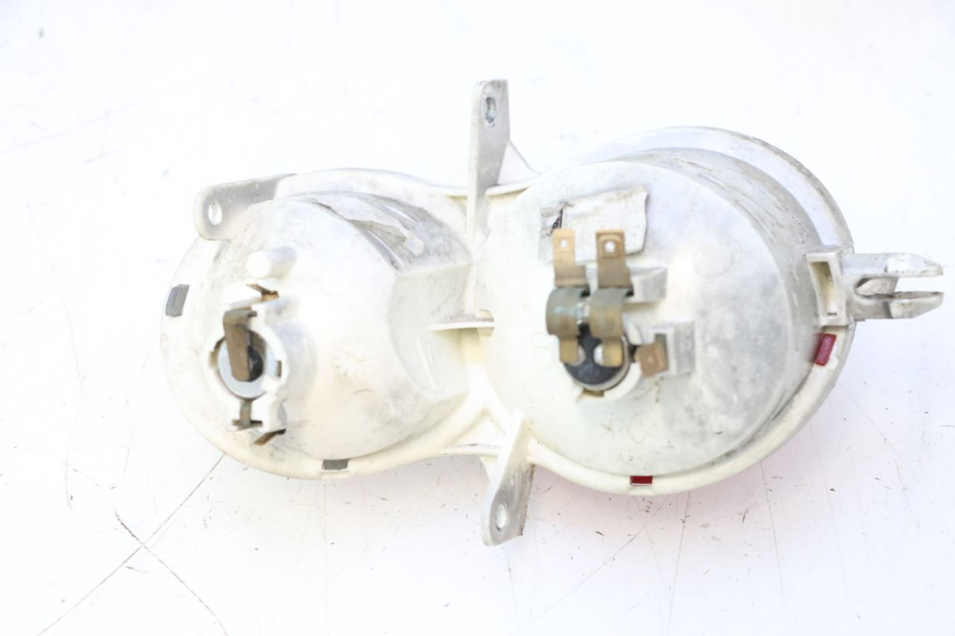 photo de FAROL TRASEIRO DIREITO YAMAHA YP MAJESTY 125 (2007 - 2010) - Zoom do estado de desgaste