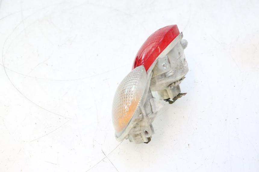 photo de FAROL TRASEIRO DIREITO YAMAHA YP MAJESTY 125 (2007 - 2010) - Outro ângulo de visão