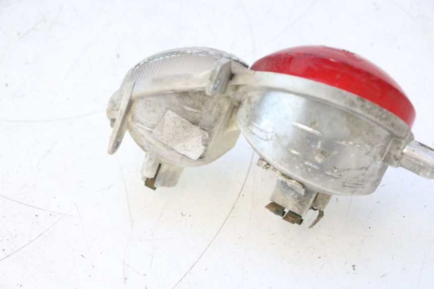 photo de FAROL TRASEIRO DIREITO YAMAHA YP MAJESTY 125 (2007 - 2010) - Ampliação técnica