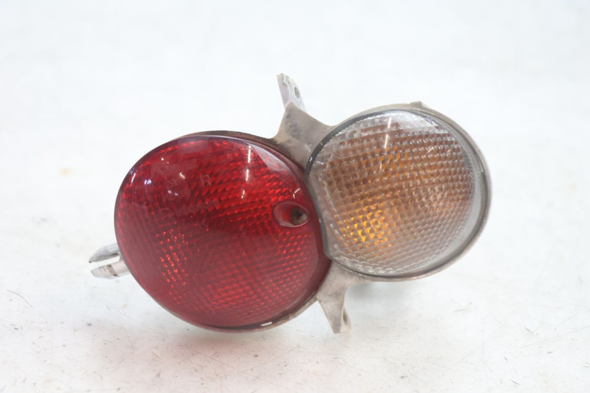 photo de FAROL TRASEIRO DIREITO YAMAHA YP MAJESTY 125 (2002 - 2006) - Detalhe da peça