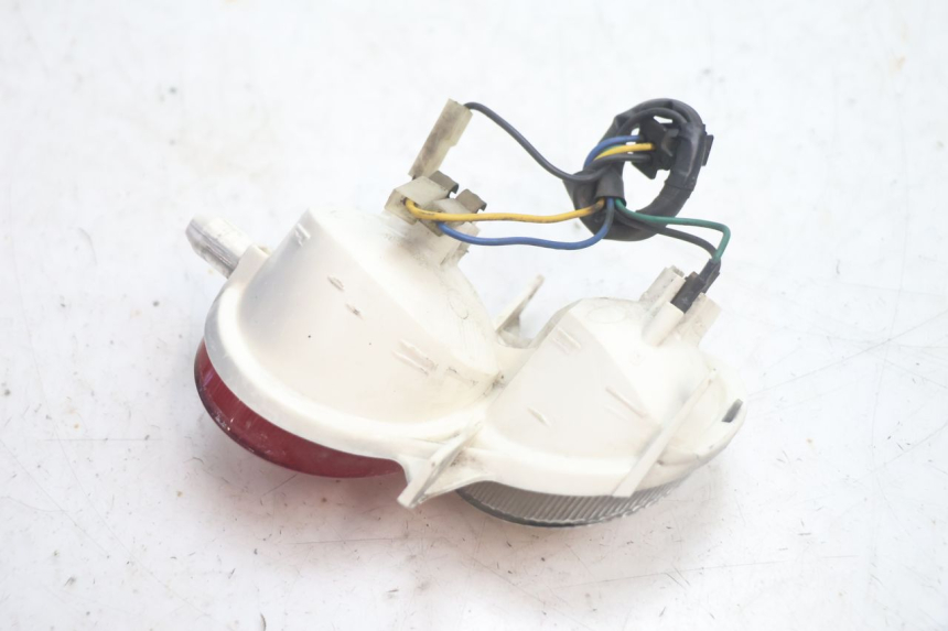 photo de FAROL TRASEIRO DIREITO YAMAHA YP MAJESTY 125 (2002 - 2006) - Outro ângulo de visão