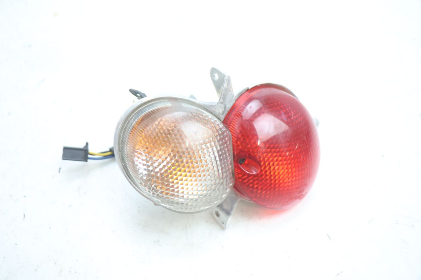 photo de FAROL TRASEIRO DIREITO YAMAHA YP MAJESTY 125 (2002 - 2006) - Detalhe da peça