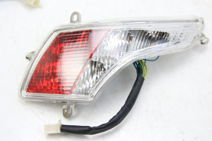 photo de Luz traseira PEUGEOT E-VIVACITY 1 (2012 - 2018) - Zoom do estado de desgaste