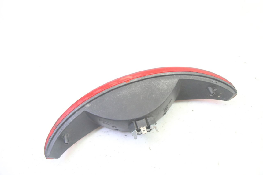 photo de Luz traseira PEUGEOT ELYSEO 125 (1999 - 2004) - Zoom do estado de desgaste