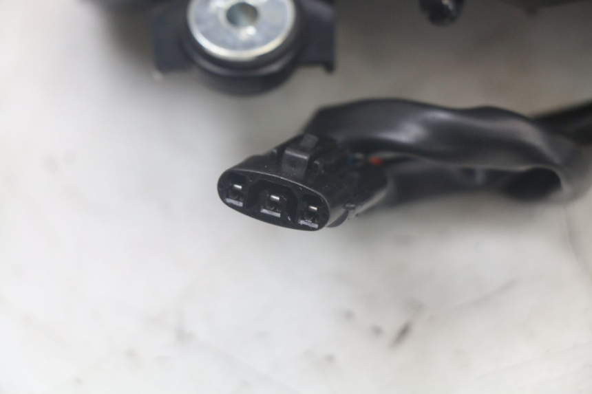 photo de Luz traseira KAWASAKI ER-6 ER6 N 650 (2012 - 2016) - Estado da superfície