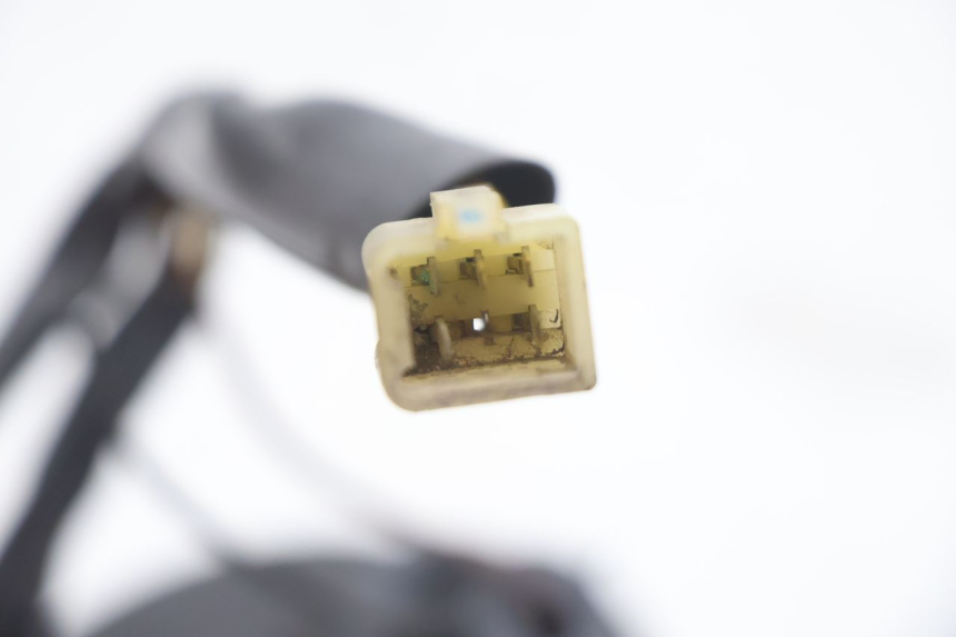 photo de LUZ TRASEIRA YAMAHA FJR 1300 (2001 - 2005) - Estado da superfície