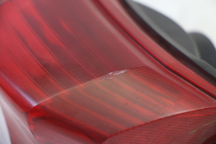 photo de Luz traseira YAMAHA FZ6 N FAZER 600 (2004 - 2006) - Pontos de fixação