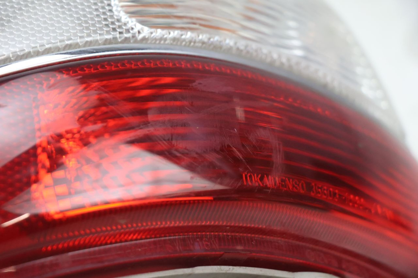 photo de LUZ TRASEIRA ESQUERDA SUZUKI BURGMAN EXECUTIVE ABS 650 (2006 - 2012) - Zoom do estado de desgaste