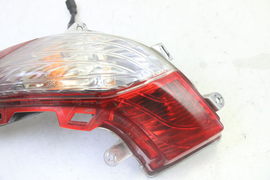 photo de FAROLIM TRASEIRO ESQUERDO HONDA FES S-WING SWING ABS 125 (2007 - 2015) - Zoom do estado de desgaste