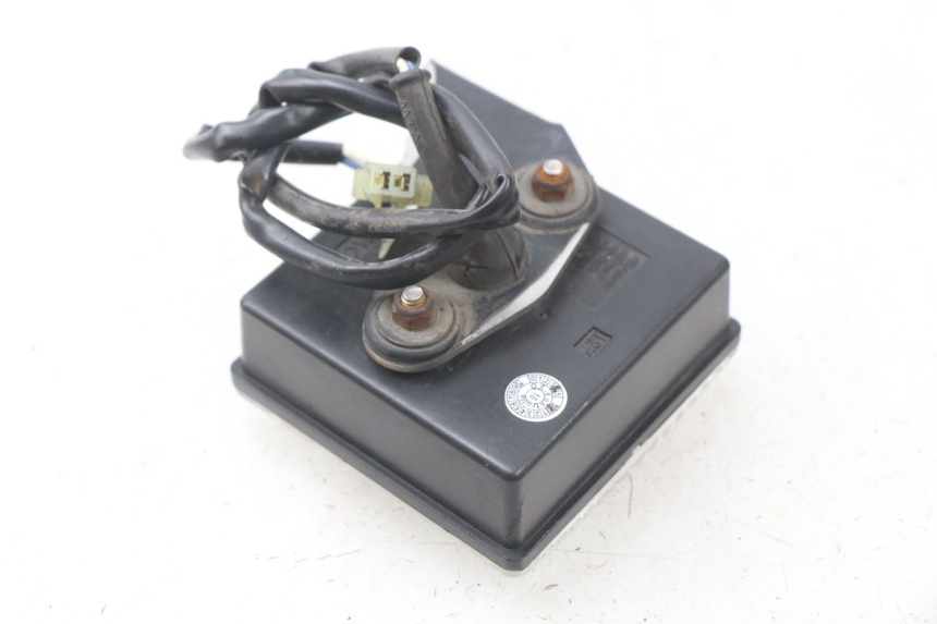 photo de FAROL TRASEIRO ESQUERDO YAMAHA FJR ABS 1300 (2006 - 2012) - Zoom do estado de desgaste