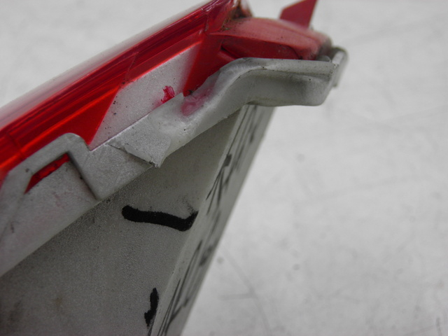 photo de FAROL TRASEIRO ESQUERDO HONDA FES PANTHEON 125 (2003 - 2007) - Pontos de fixação