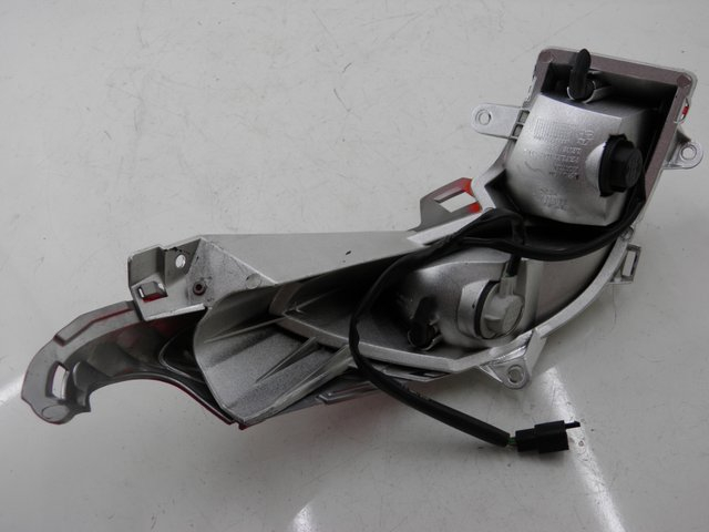 photo de FAROLIM TRASEIRO ESQUERDO HONDA FES S-WING SWING 125 (2007 - 2015) - Detalhe da peça
