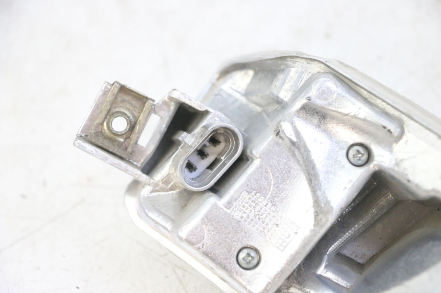 photo de FAROL TRASEIRO ESQUERDO PIAGGIO IE MP3 YOURBAN 300 (2011 - 2016) - Ampliação técnica